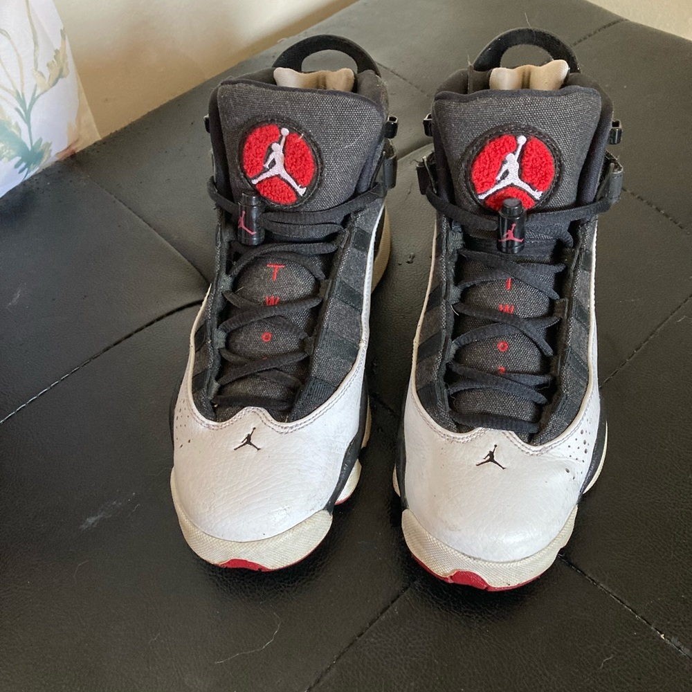 Black and white Jordan 6 rings size 6.5y